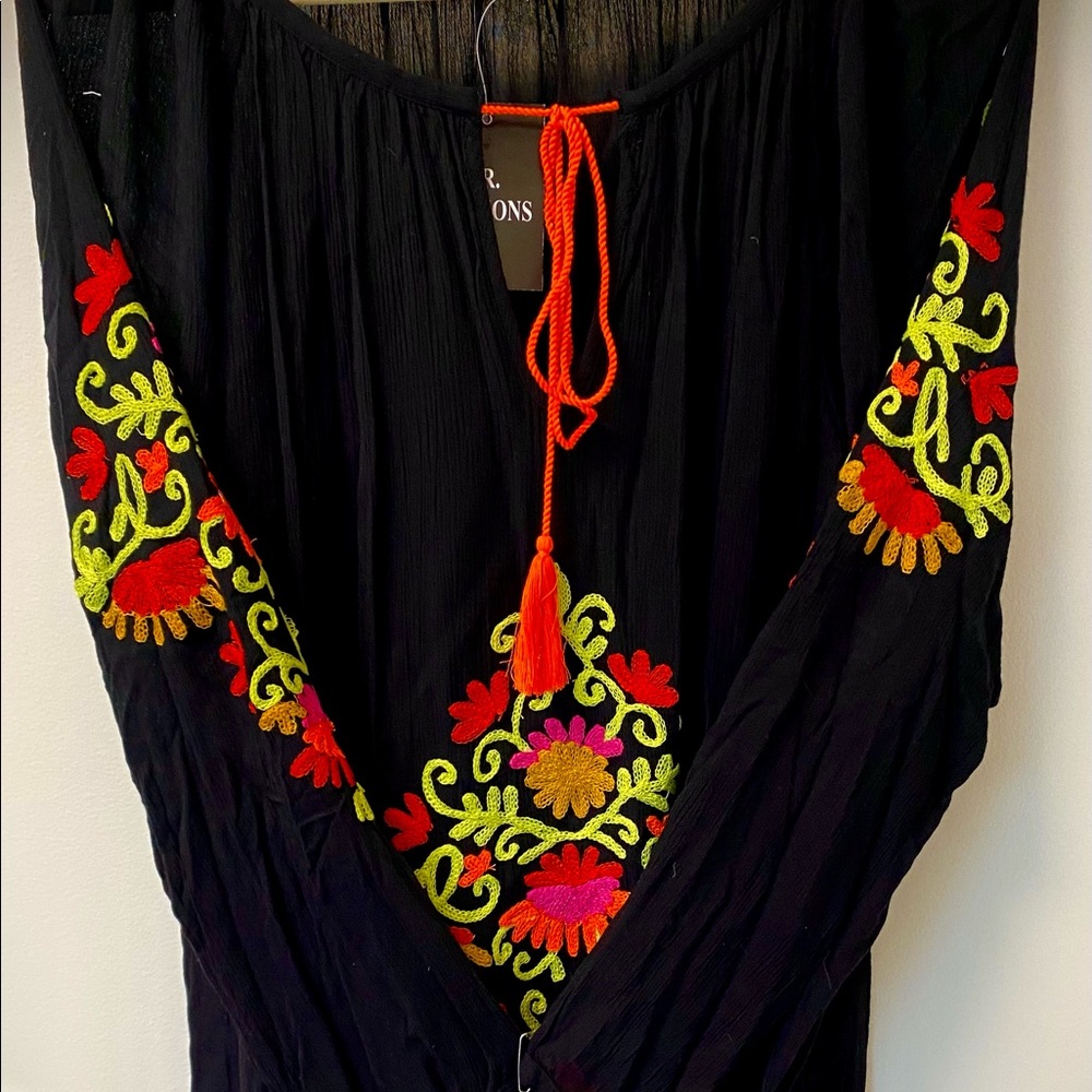 Tunic top / Tunic dress black w/embroidered floral design